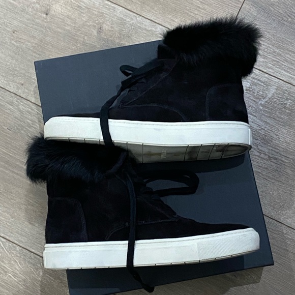 ⬇️PRICE⬇️ VINCE - Nyack Rabbit Fur -  Cuff Sneaker -  Black - 7M - Picture 7 of 10